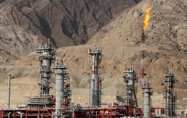 В Иране произошел взрыв на нефтеперерабатывающем заводе: погибли 10 человек