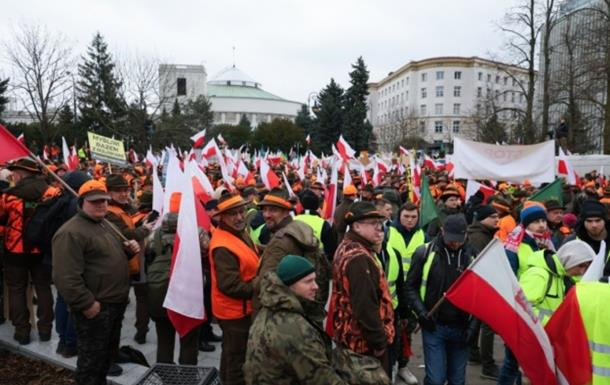 В Варшаве после протестов фермеров задержали более 50 провокаторов
