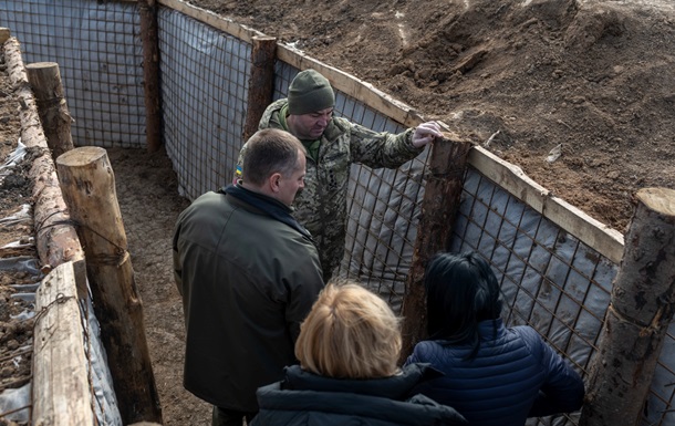 Линия обороны в Украине строится ускоренными темпами - Минобороны