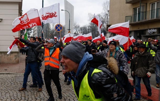 Протести триватимуть: польські фермери не домовилися з урядом Туска