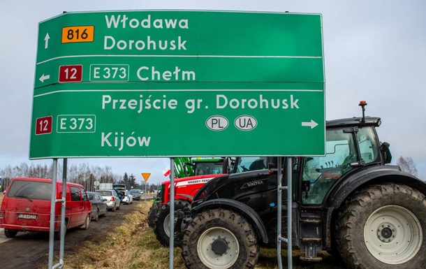 У Польщі заперечують зупинку автобусів на кордоні з Україною