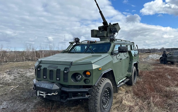 Украинская бронетехника испытала 10-местный бронеавтомобиль Новатор