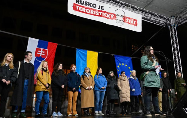 В Словакии тысячи людей протестовали против политики Фицо