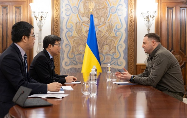 Єрмак провів зустріч із послом Китаю в Україні