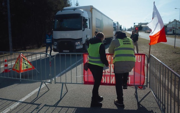 Поляки заблокировали пункт пропуска на границе со Словакией