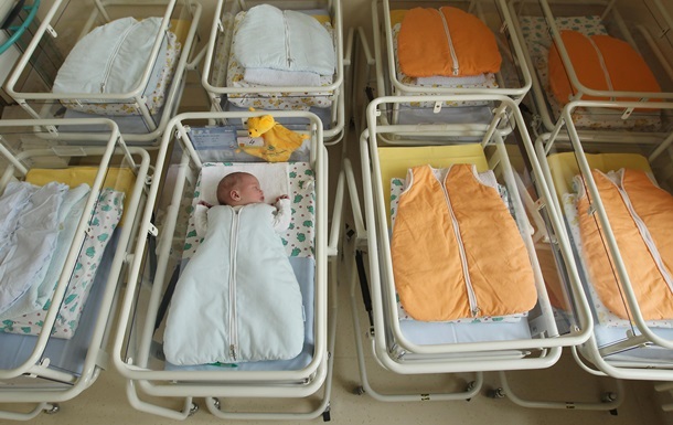 Допомога при народженні дітей може зрости - чи поліпшить це демографію