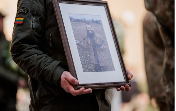 В Вильнюсе простились с первым погибшим за Украину литовским добровольцем