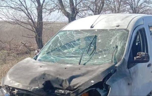 В Херсонской области оккупанты атаковали гражданский автомобиль с супругами