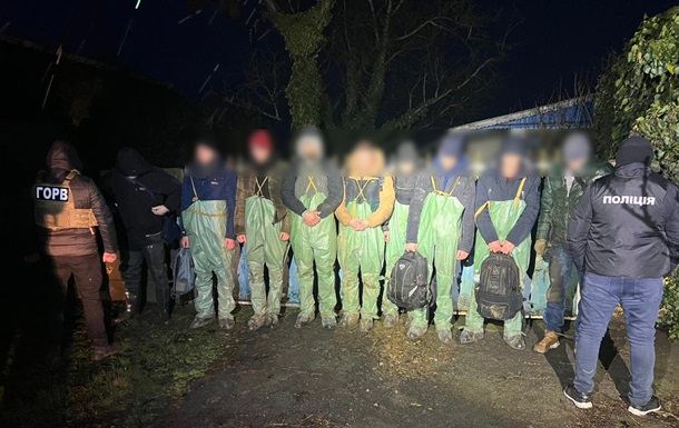 На границе задержаны восемь уклонистов в костюмах химической защиты