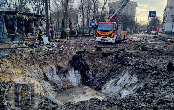 Появились фото последствий ракетной атаки на Киев