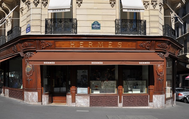 На французский дом моды Hermès подали в суд