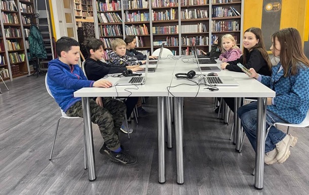 Благотворители открыли ИТ-курсы для сотен украинских детей
