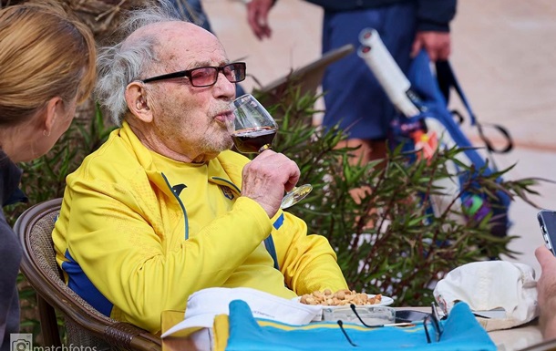Украинский теннисист-рекордсмен отмечает 100-летие