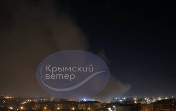 У Криму лунають вибухи, повідомляють про прильоти