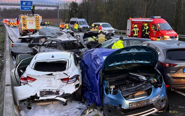 В Германии на автобане столкнулись почти 40 автомобилей: есть жертвы