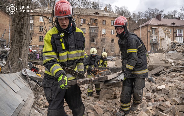Удар по Києву: рятувальники завершили розбір завалів