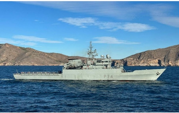 Іспанські військові тиждень стежили у своїх водах за суднами РФ