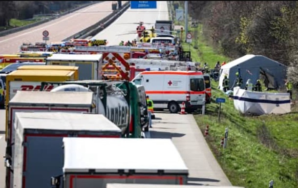 В Германии в ДТП попал автобус: пятеро погибших