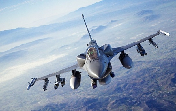 Кулеба сказав, коли F-16 з являться у небі України