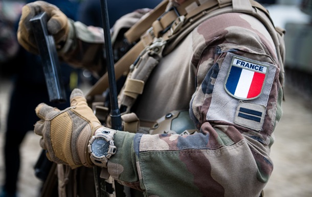 Франція заблокувала сайт, який  вербував  добровольців на війну в Україні