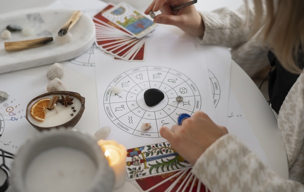 Треть украинцев верят в астрологию и экстрасенсорику - опрос