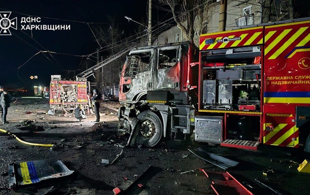 У ДСНС показали кадри порятунку чоловіка з пошкодженого будинку в Харкові