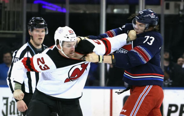 В НХЛ устроили массовую потасовку уже на 1-й секунде игры