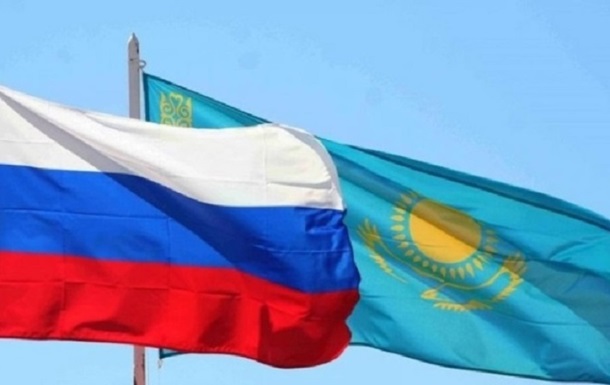 РФ договаривается с Казахстаном о бензине на случай дефицита - СМИ