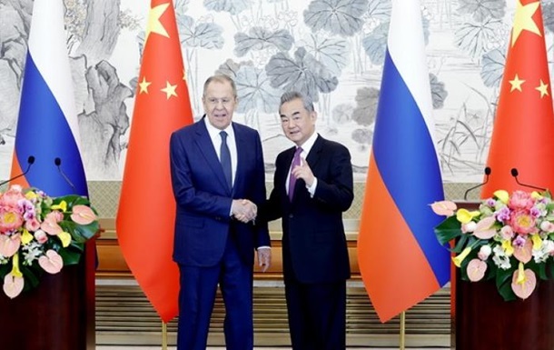 Китай требует участия России в Саммите мира