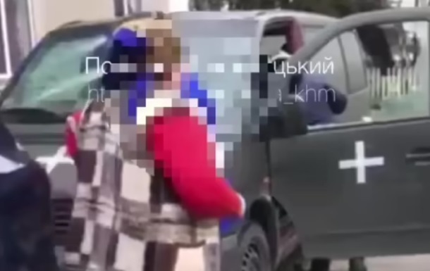 На 85 гривен оштрафовали женщину, повредившую на Хмельнитчине авто ТЦК