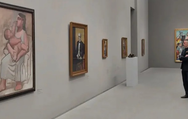 В Мюнхене уволили работника музея, разместившего свою картину в галерее