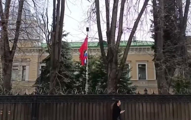 РФ подняла свой флаг в посольстве Украины в Москве