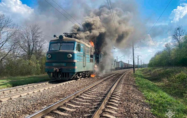 В Черкасской области на ходу загорелся электропоезд