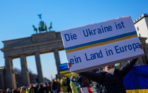 Опрос: Выросла доля немцев, поддерживающих увеличение помощи Киеву