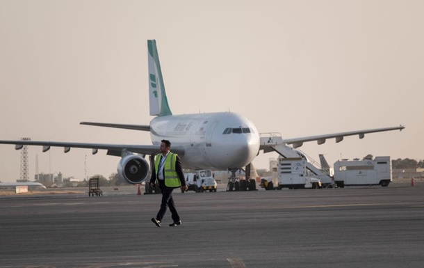 Аэропорты Ирана прекратили работу на сутки