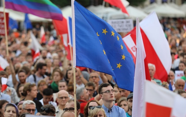 Польша получила самый большой за 20 лет транш от ЕС