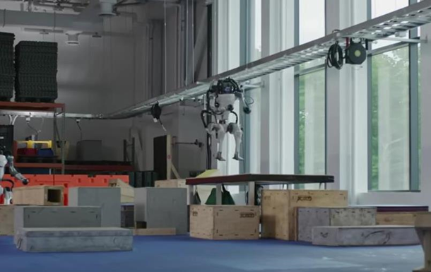 Boston Dynamics показала фейли робота Atlas