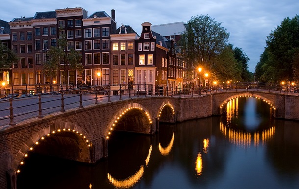 В Амстердаме почти полностью запретили строительство новых отелей