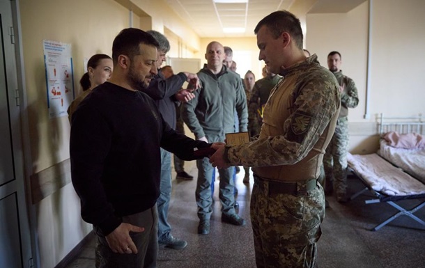 Зеленський приїхав до військових на Донбас