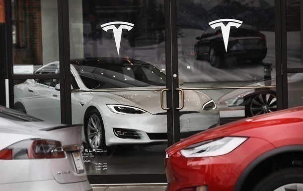 Компанія Tesla знизила ціни на електромобілі у кількох країнах