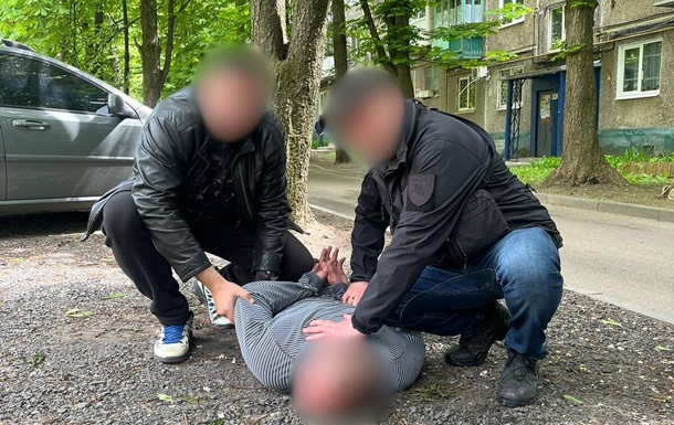 В Харькове задержали хулигана, ранившего людей на транспортной остановке