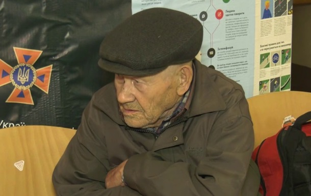 Щоб не отримувати паспорт РФ, пенсіонер вийшов з окупованої частини селища