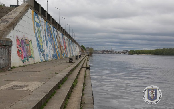 В Киеве значительно снизился уровень воды в Днепре