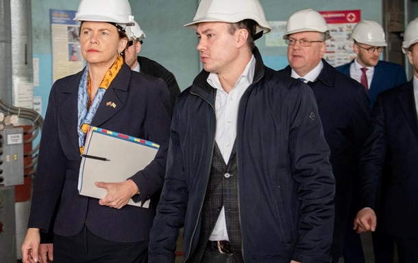 Глава МИД Латвии посетила в Украине поврежденный россиянами энергообъект