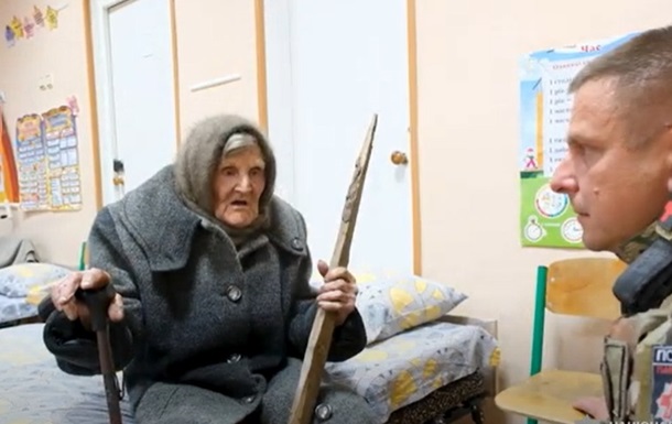 Невероятно: 98-летняя женщина пешком вышла из оккупированной части села