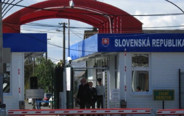 Словакия перестала принимать грузовики на границе с Украиной