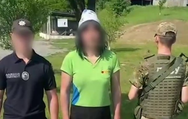 Мужчина в женском наряде и парике пытался выехать в Румынию