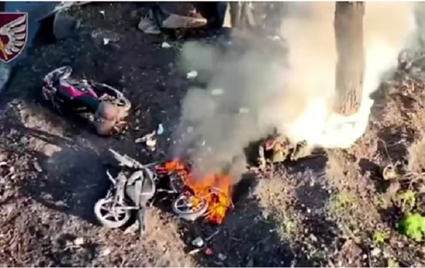 Десантники уничтожили восемь российских мотоциклов и БМП с пехотой