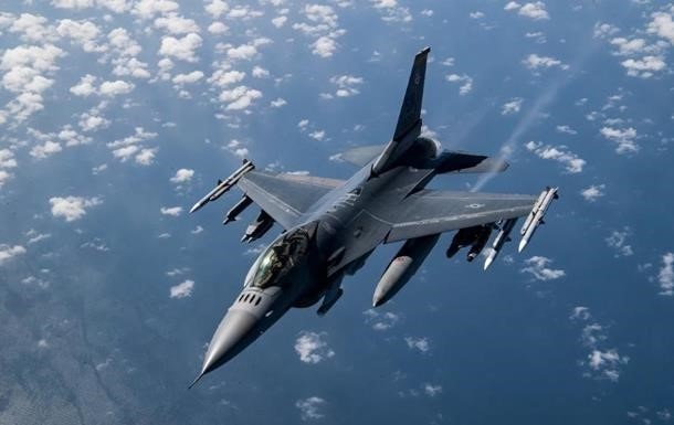 Истребитель F-16 разбился в Сингапуре