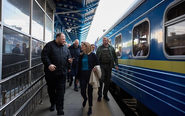 Президент Европарламента прибыла в Киев